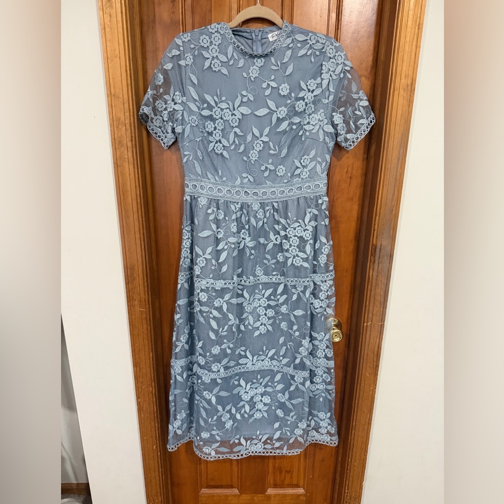 Womens Blue Lace Midi Dress - Elegant Floral Design